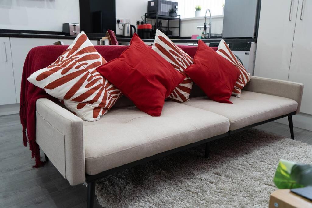 Stylish 1 Bed In Newly Refurbished Building W/ Parking & Wi-fi Apartment Birmingham